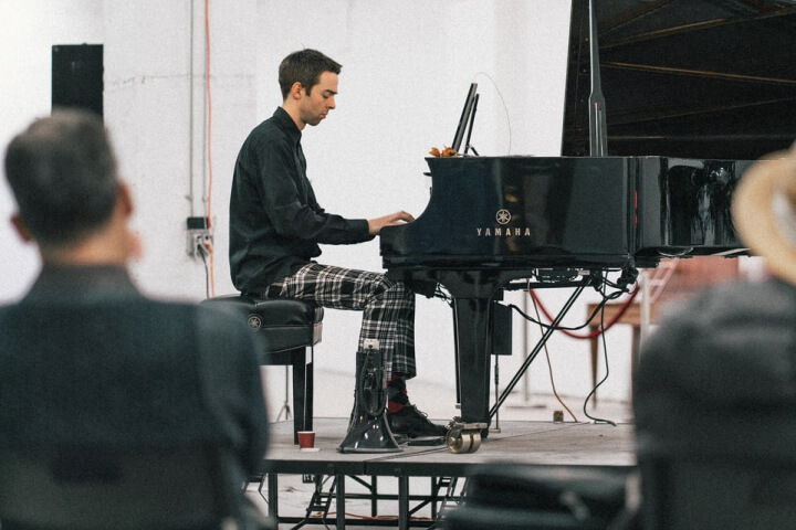 How to Perform piano tutor